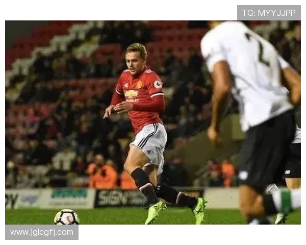 曼联实力究竟如何是强劲平庸还是低迷引发各方热议